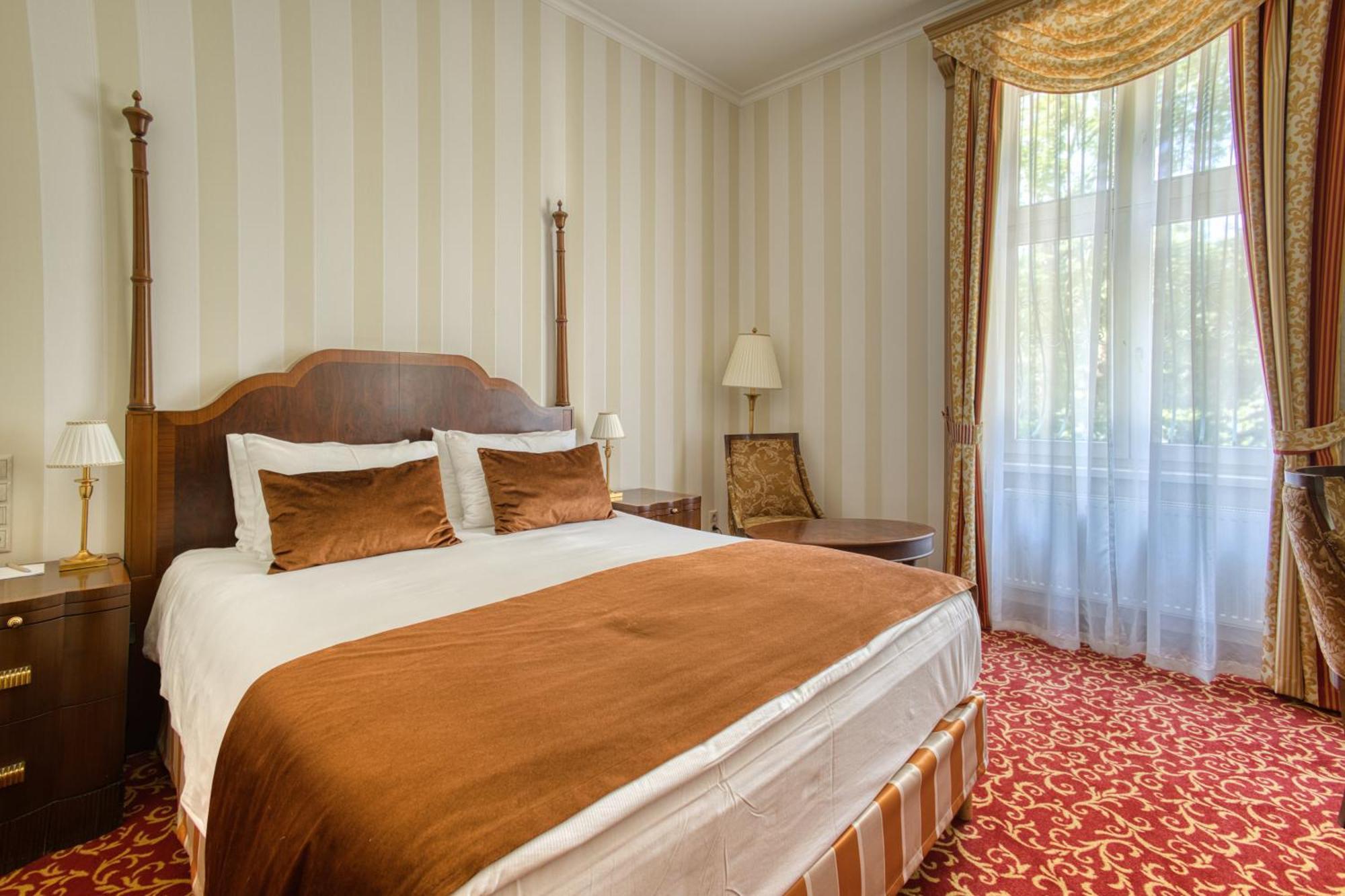 Deluxe Double or Twin Room