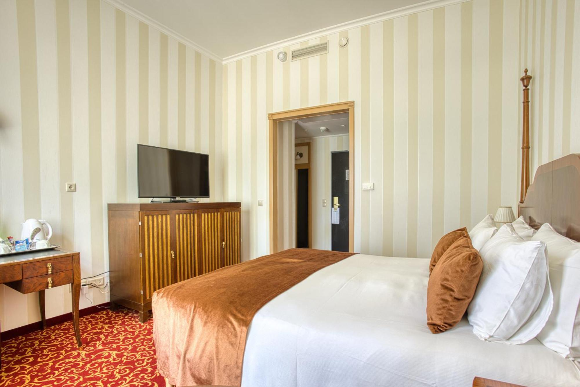 Deluxe Double Room Wellness Fitness Access