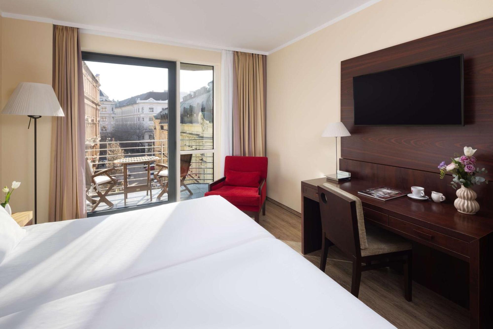 Standard Twin Room Balcony