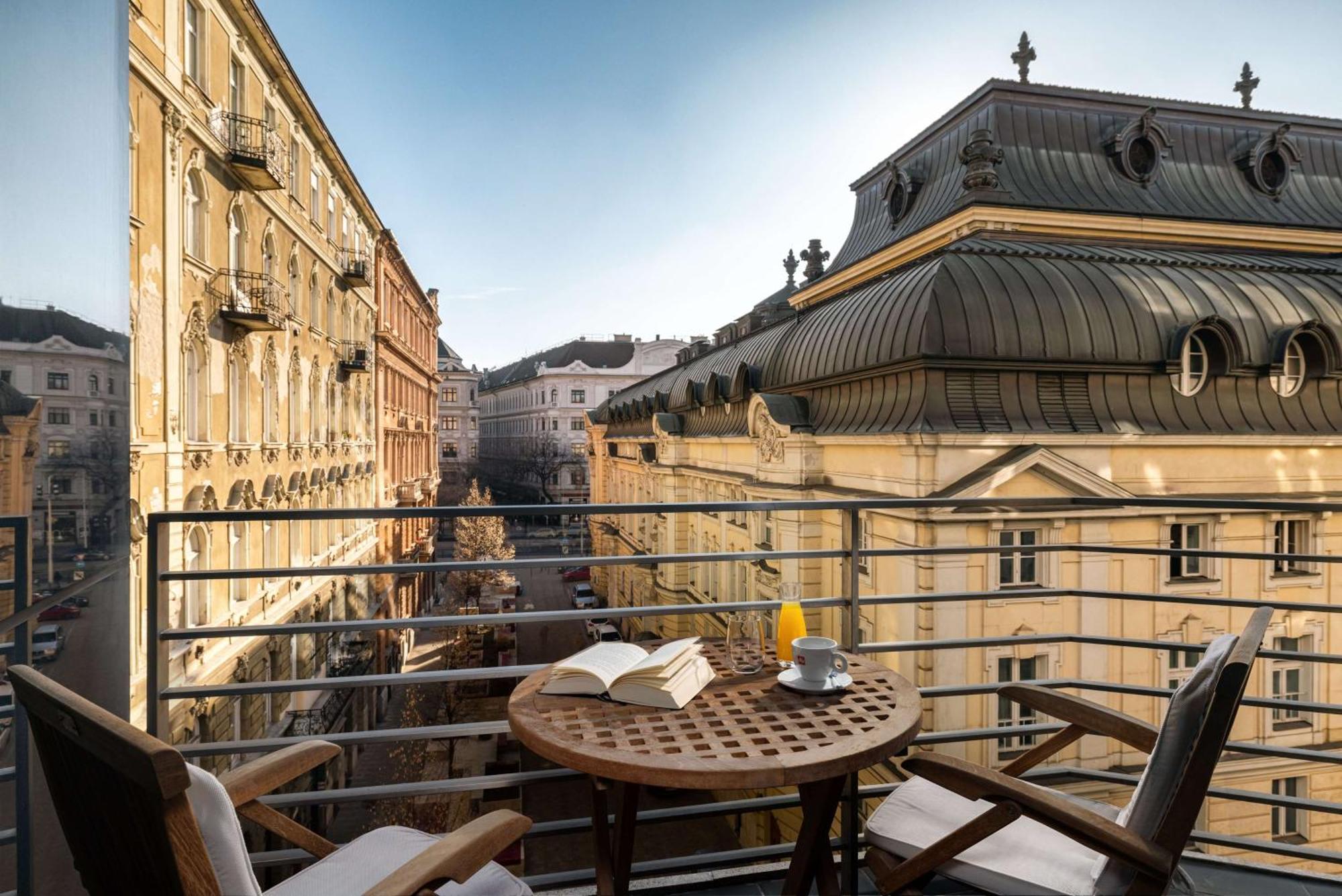 Standard Twin Room Balcony