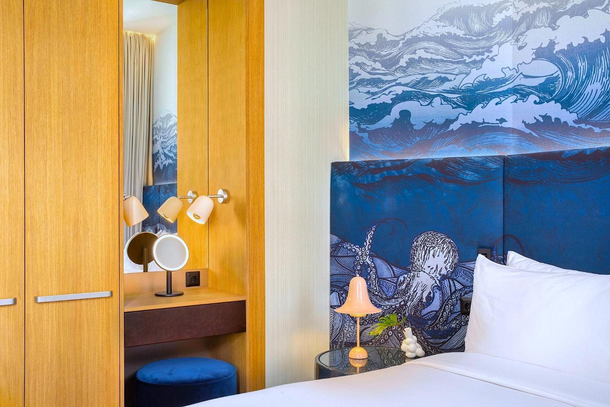 Premium King Room with City View
