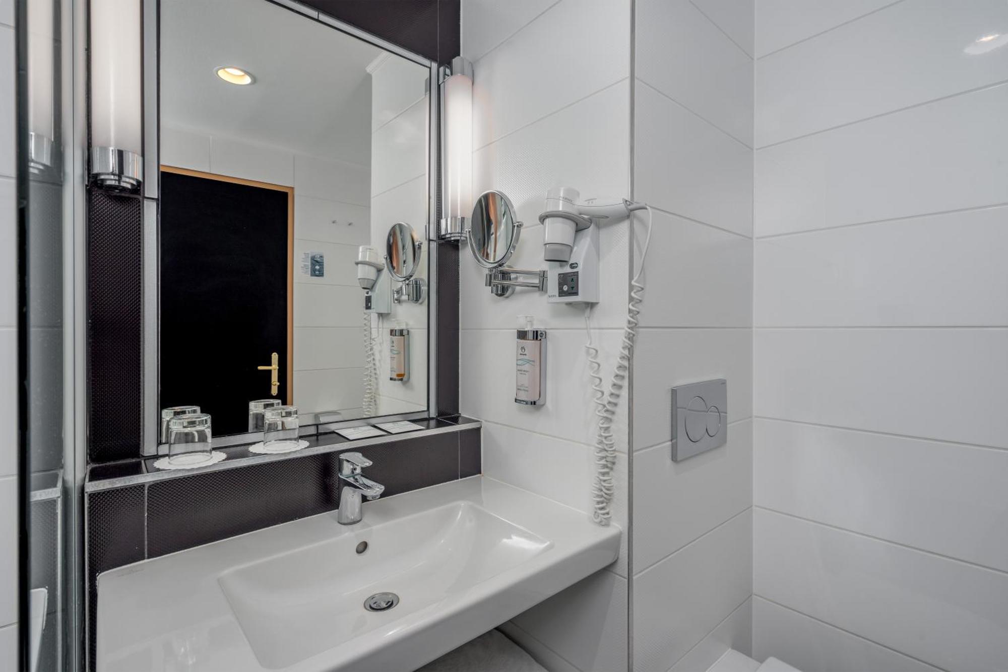Deluxe Family Room Wellness Fitness Access