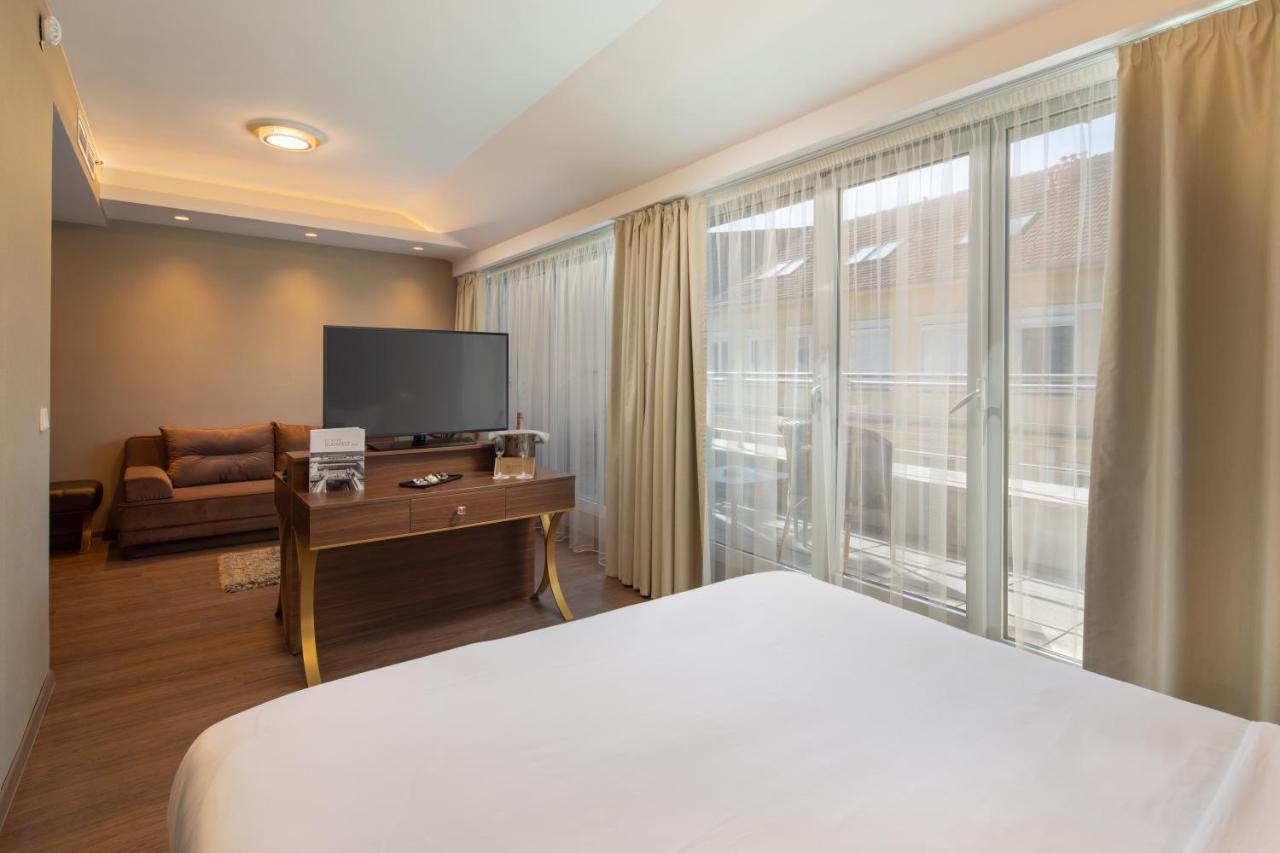 Junior Suite with Balcony